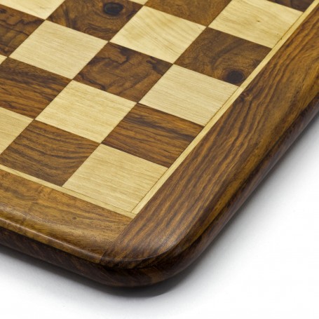 Scacchiera intarsiata in legno di noce e acero