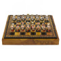 Chess Set completo di Scacchi "I CROCIATI" in alabastro e resina dipinti a mano e Scacchiera con Box Contenitore in Similpelle